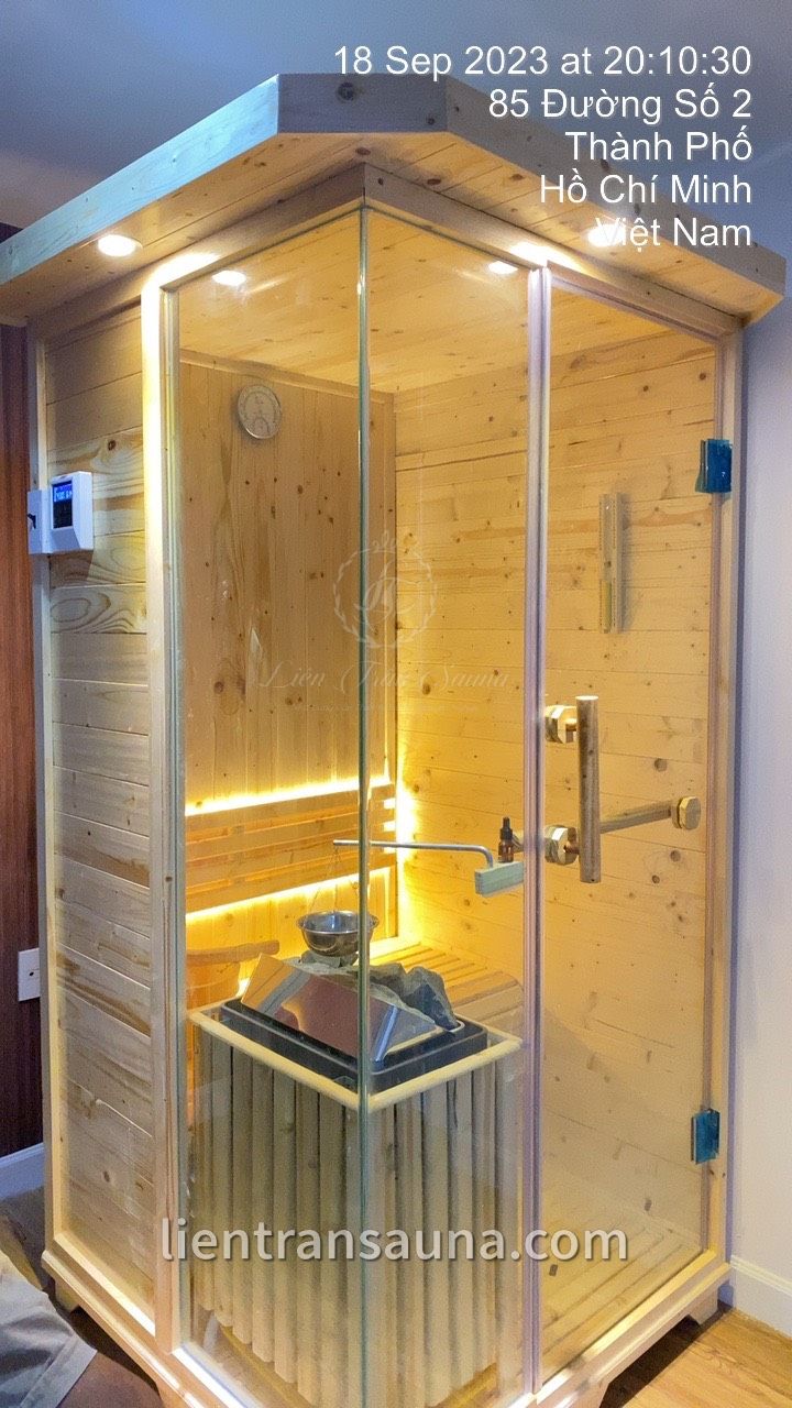 HOÀN THIỆN, BÀN GIAO PHÒNG XÔNG HƠI GỖ THÔNG PHẦN LAN (1m x 1m x 2m) CHO CHỊ THƯ Ở QUẬN 7, TP.HCM